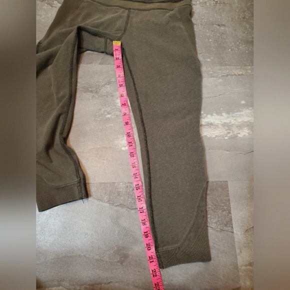 Lululemon Refine Crop. Capri. Small stripes. Olive green. Jogger style. Size 6. - Picture 16 of 16